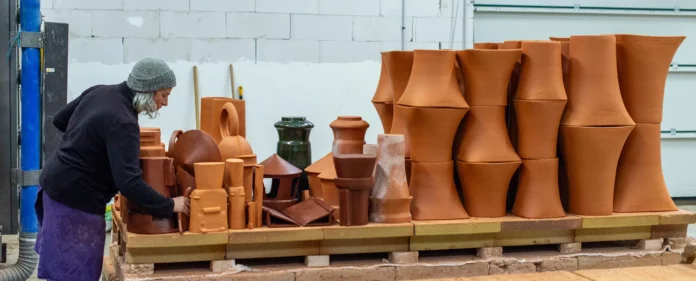 helene-delepine-une-artiste-ceramiste-en-visite-industrielle