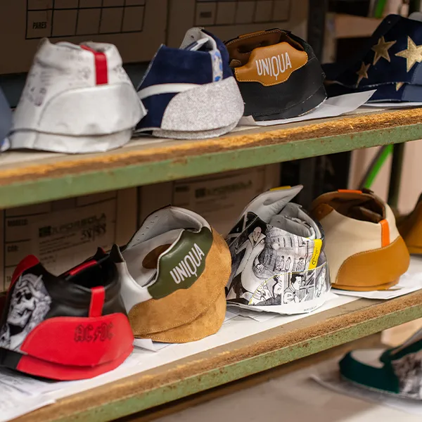 Des baskets Uniqua en cours de fabrication