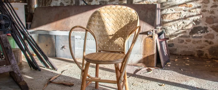 alain-dupasquier-createur-meuble-chataignier-et-sauveteur-du-fauteuil-limousin-corbusier
